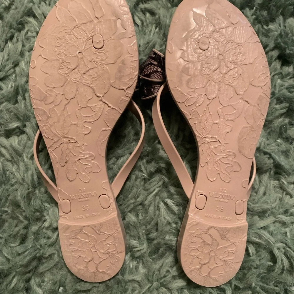 Valentino Garavani Lace Print Bow Jelly sandals Sz 38 Practically New! - Picture 4 of 4